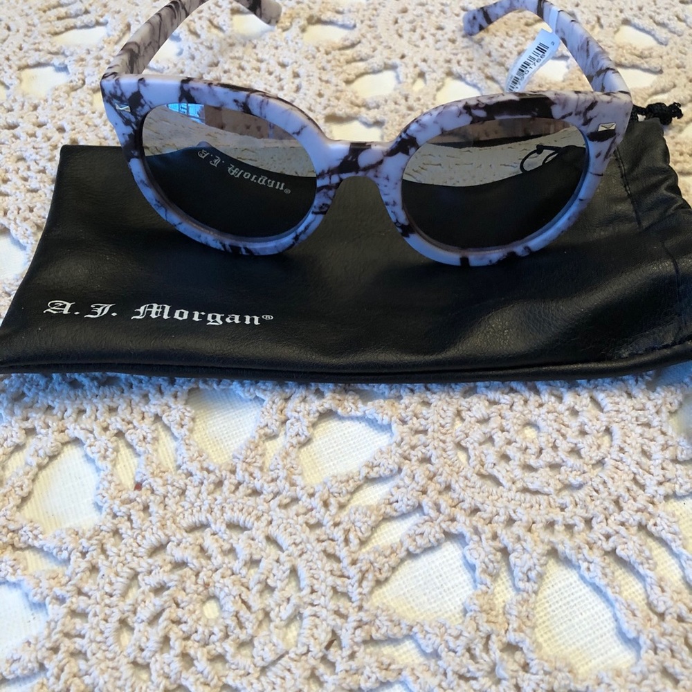 Sunglasses - Picture 3 of 3